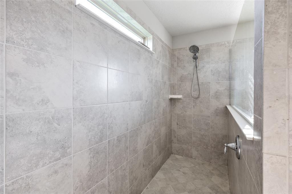 En Venta: $999,000 (5 camas, 5 baños, 4075 Pies cuadrados)