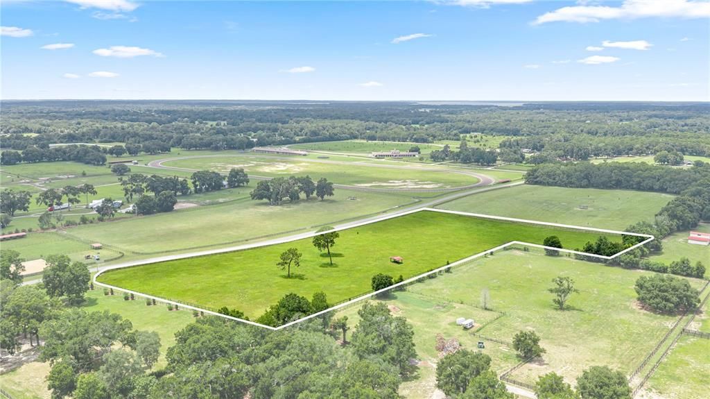 На продажу: $399,000 (10.79 acres)