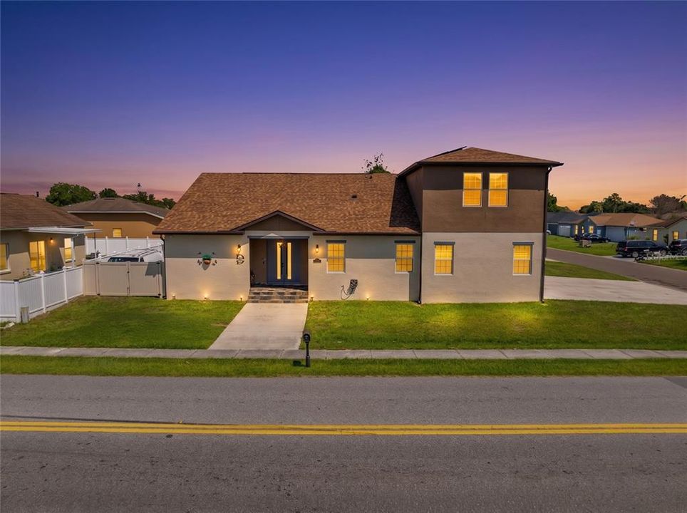 For Sale: $799,900 (5 beds, 3 baths, 3130 Square Feet)