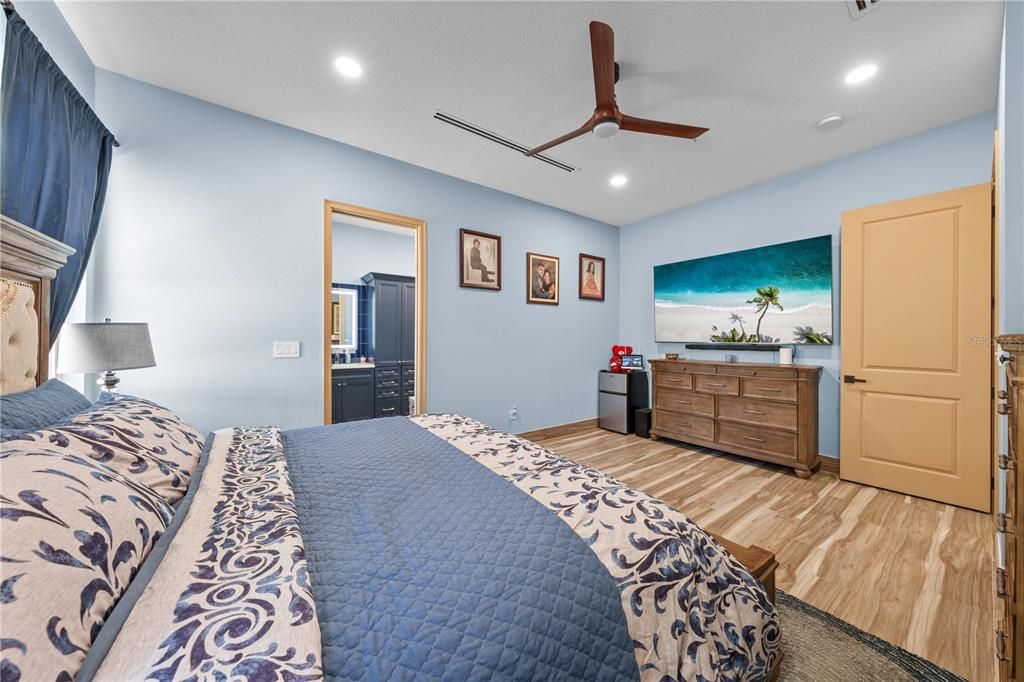 For Sale: $799,900 (5 beds, 3 baths, 3130 Square Feet)
