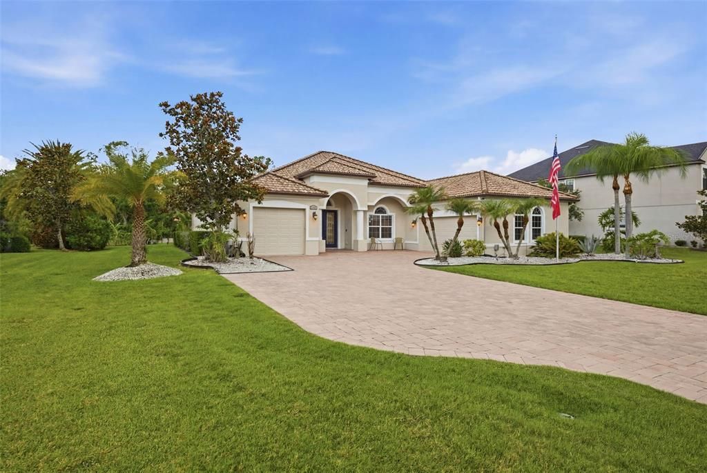 For Sale: $829,900 (3 beds, 3 baths, 2660 Square Feet)