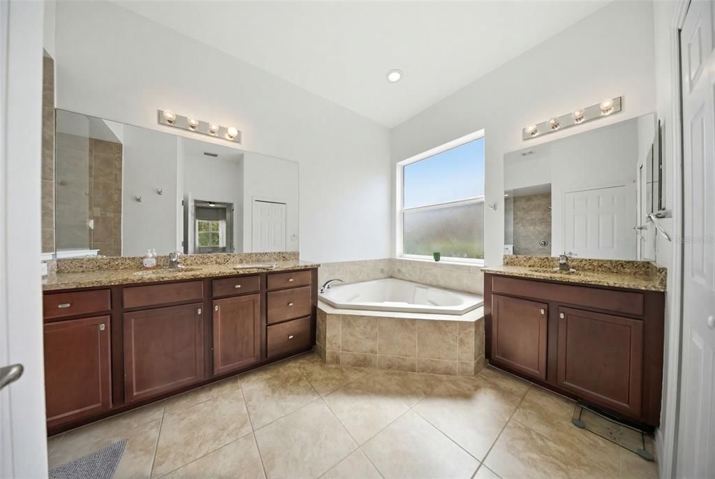 For Sale: $829,900 (3 beds, 3 baths, 2660 Square Feet)