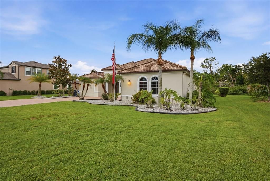 For Sale: $829,900 (3 beds, 3 baths, 2660 Square Feet)