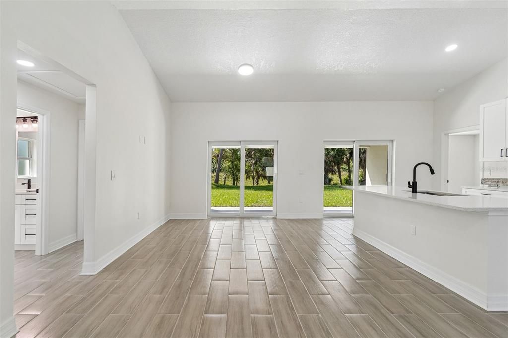 En Venta: $372,900 (3 camas, 2 baños, 1364 Pies cuadrados)