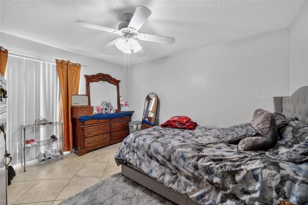 For Sale: $200,000 (3 beds, 2 baths, 1375 Square Feet)