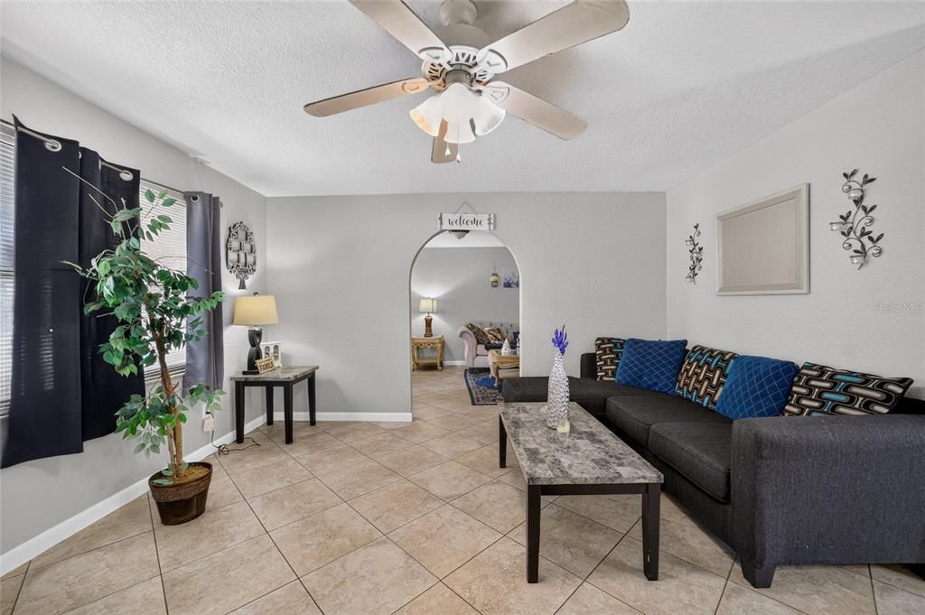 For Sale: $200,000 (3 beds, 2 baths, 1375 Square Feet)