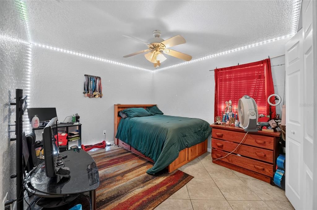 For Sale: $200,000 (3 beds, 2 baths, 1375 Square Feet)