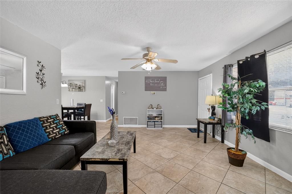 For Sale: $200,000 (3 beds, 2 baths, 1375 Square Feet)