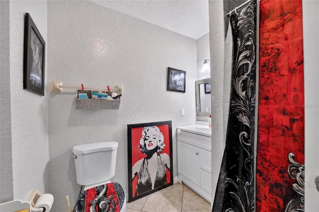 For Sale: $200,000 (3 beds, 2 baths, 1375 Square Feet)