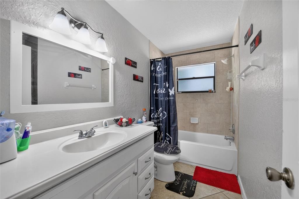 For Sale: $200,000 (3 beds, 2 baths, 1375 Square Feet)