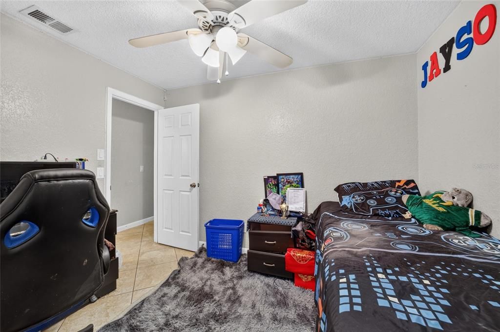 For Sale: $200,000 (3 beds, 2 baths, 1375 Square Feet)