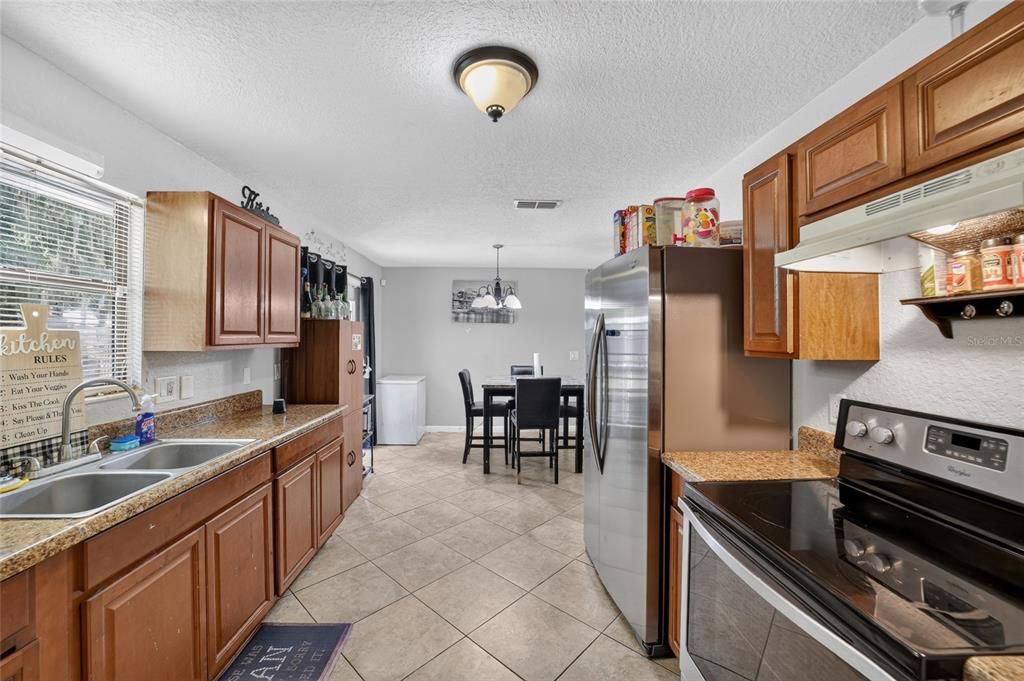 For Sale: $200,000 (3 beds, 2 baths, 1375 Square Feet)