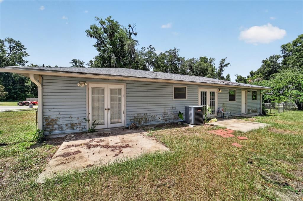 For Sale: $200,000 (3 beds, 2 baths, 1375 Square Feet)
