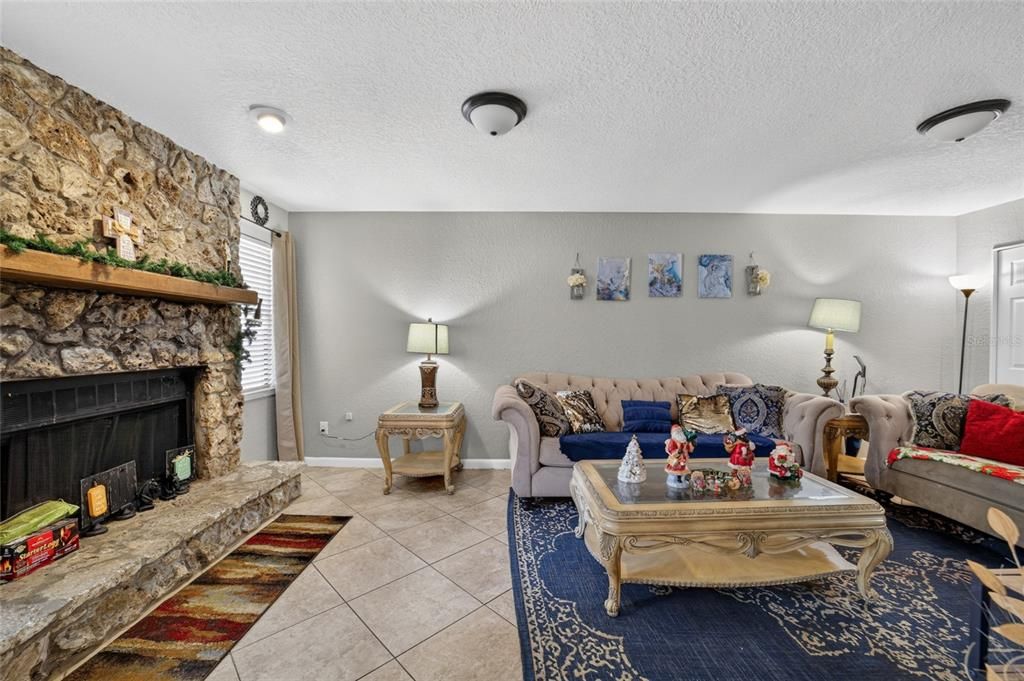 For Sale: $200,000 (3 beds, 2 baths, 1375 Square Feet)