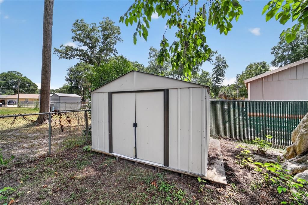 For Sale: $200,000 (3 beds, 2 baths, 1375 Square Feet)