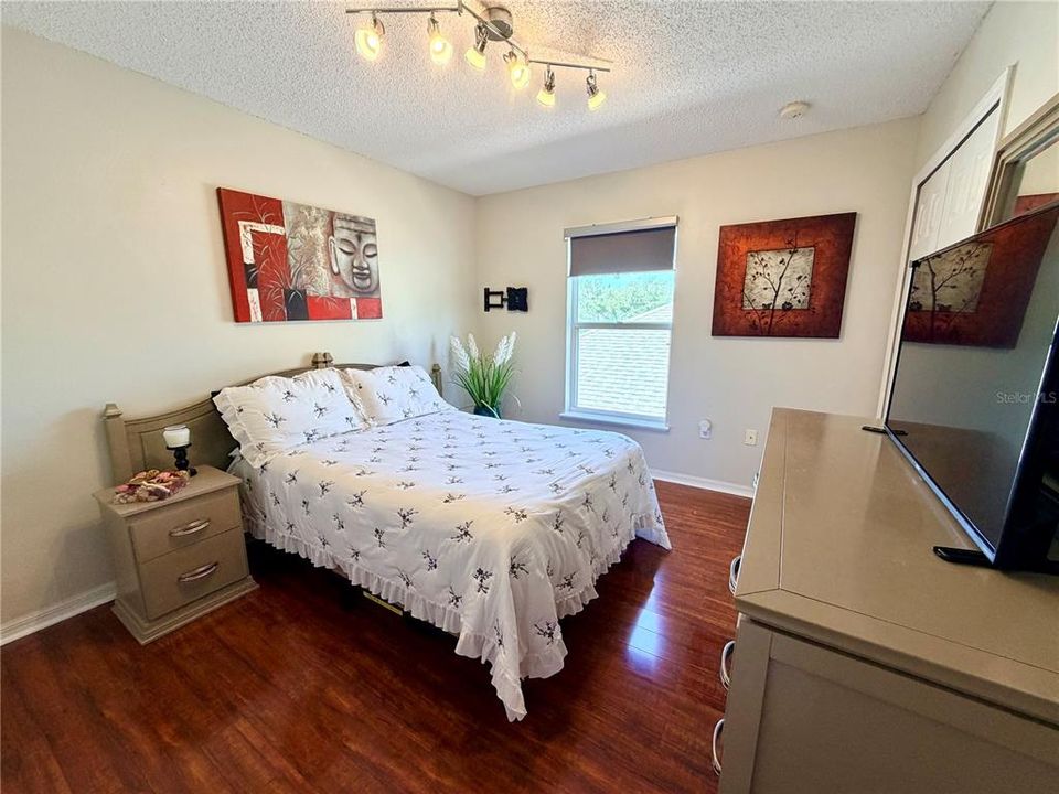 En Venta: $405,000 (4 camas, 2 baños, 1944 Pies cuadrados)
