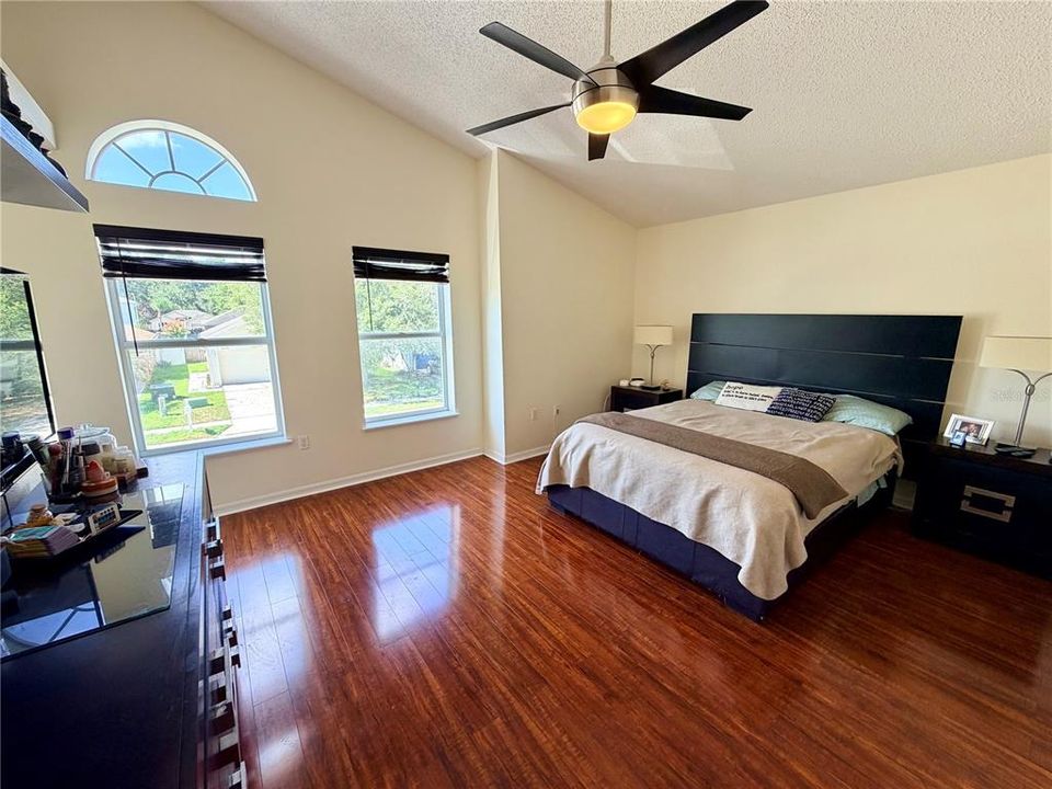 En Venta: $405,000 (4 camas, 2 baños, 1944 Pies cuadrados)