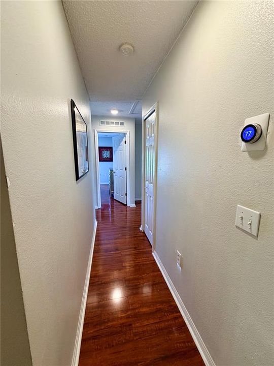 En Venta: $405,000 (4 camas, 2 baños, 1944 Pies cuadrados)