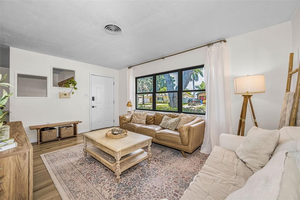 Active With Contract: $435,000 (3 beds, 2 baths, 1227 Square Feet)