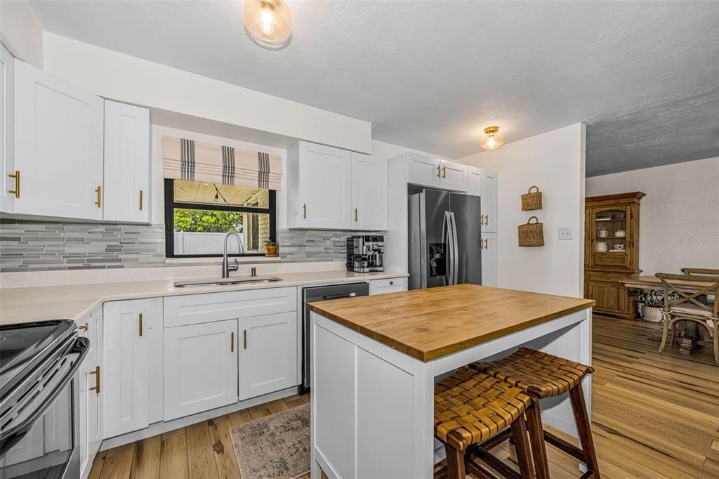Active With Contract: $435,000 (3 beds, 2 baths, 1227 Square Feet)