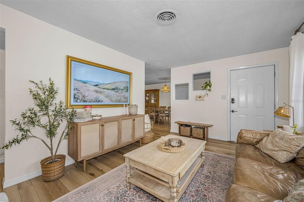 Active With Contract: $435,000 (3 beds, 2 baths, 1227 Square Feet)