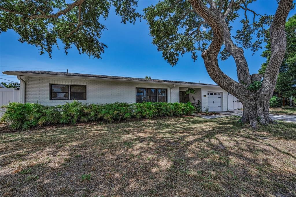 Active With Contract: $435,000 (3 beds, 2 baths, 1227 Square Feet)