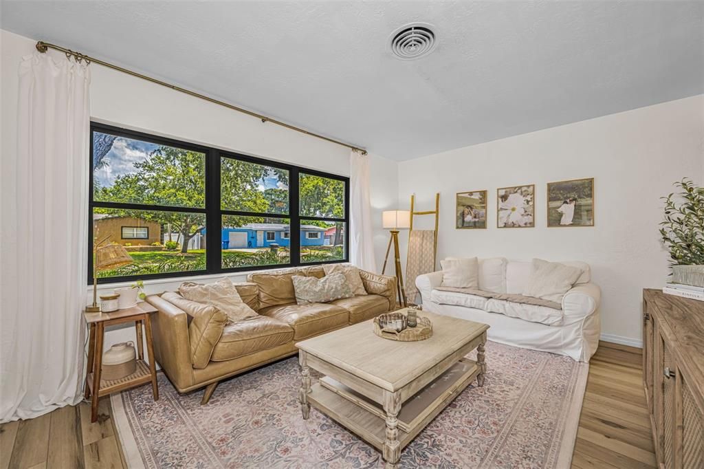 Active With Contract: $435,000 (3 beds, 2 baths, 1227 Square Feet)