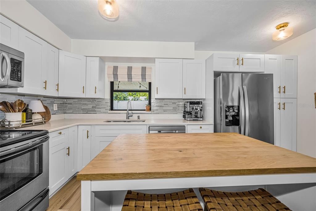 Active With Contract: $435,000 (3 beds, 2 baths, 1227 Square Feet)