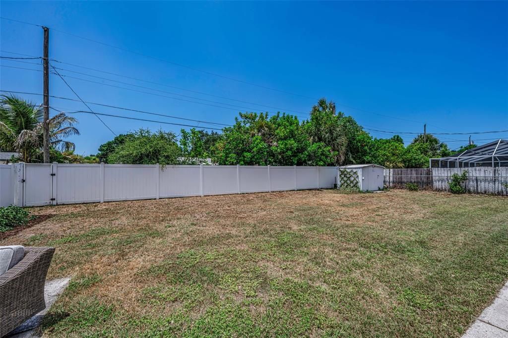 Active With Contract: $435,000 (3 beds, 2 baths, 1227 Square Feet)