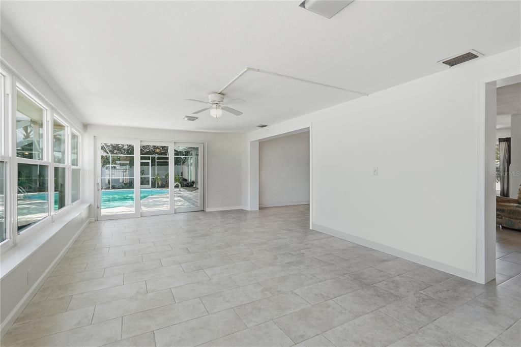 En Venta: $1,150,000 (4 camas, 3 baños, 2782 Pies cuadrados)