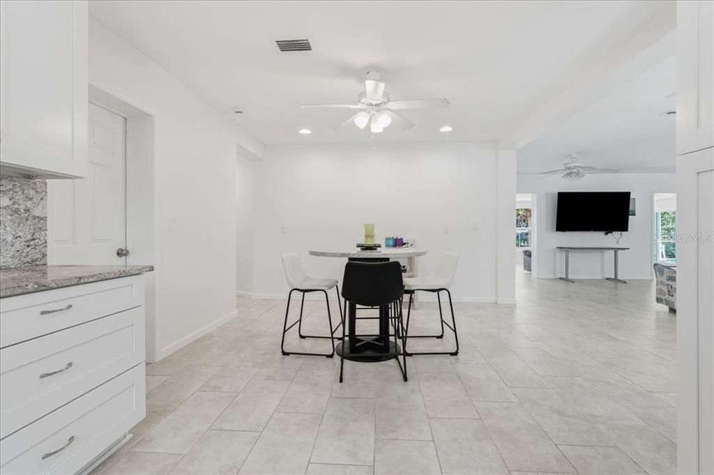 En Venta: $1,150,000 (4 camas, 3 baños, 2782 Pies cuadrados)