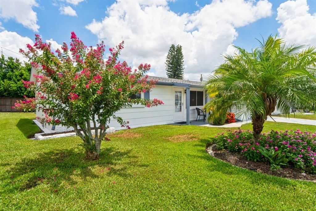 For Sale: $249,000 (2 beds, 1 baths, 1113 Square Feet)