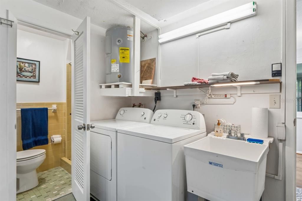 For Sale: $249,000 (2 beds, 1 baths, 1113 Square Feet)