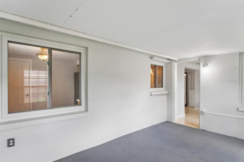 For Sale: $249,000 (2 beds, 1 baths, 1113 Square Feet)