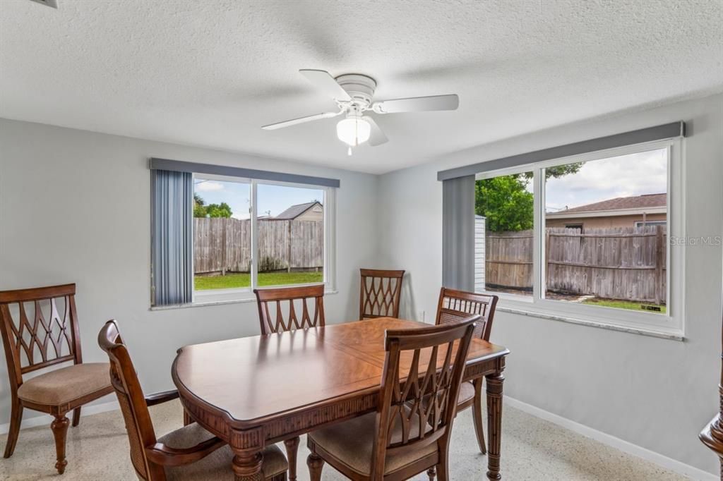 For Sale: $249,000 (2 beds, 1 baths, 1113 Square Feet)