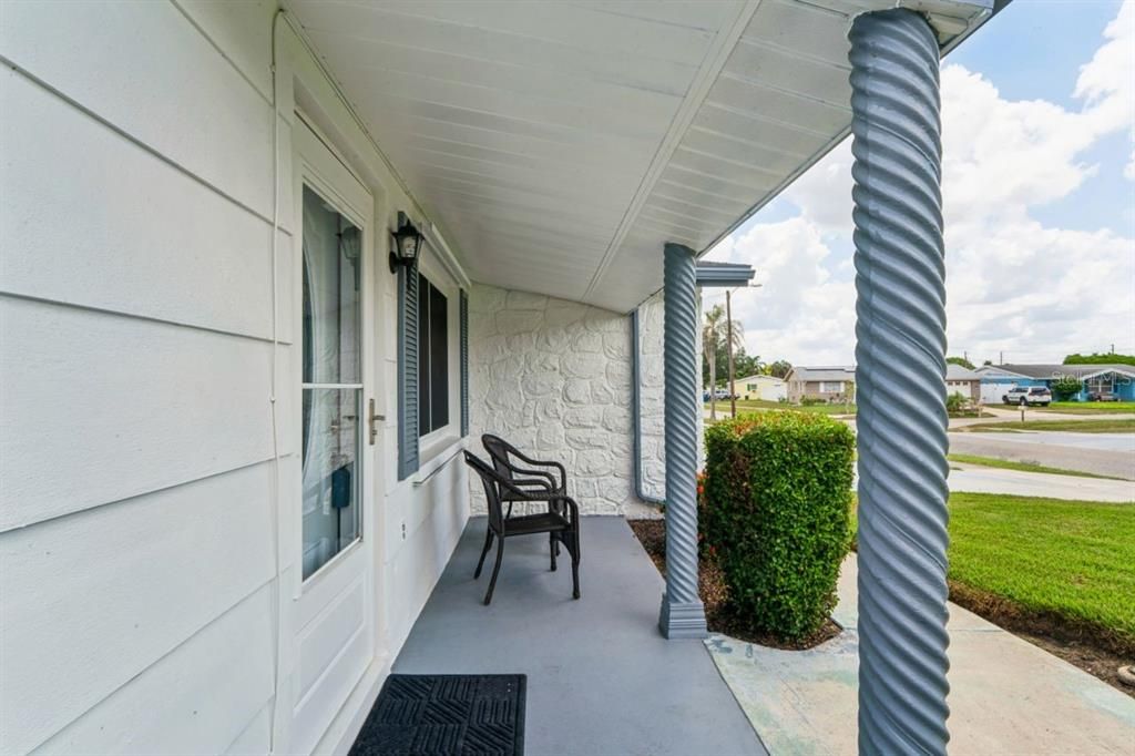 For Sale: $249,000 (2 beds, 1 baths, 1113 Square Feet)