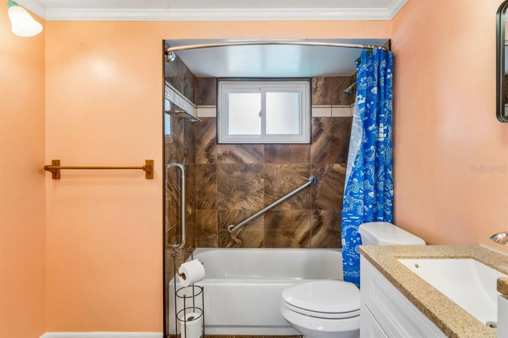 For Sale: $249,000 (2 beds, 1 baths, 1113 Square Feet)