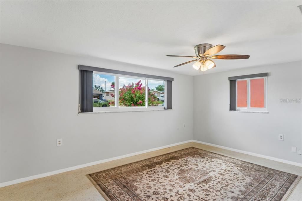 For Sale: $249,000 (2 beds, 1 baths, 1113 Square Feet)