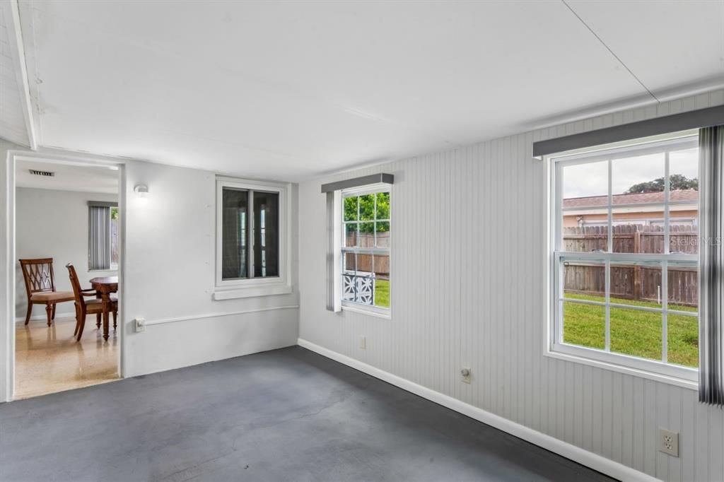 For Sale: $249,000 (2 beds, 1 baths, 1113 Square Feet)