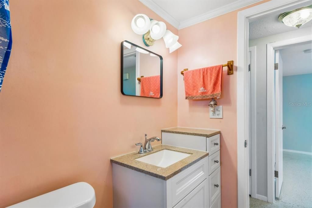 For Sale: $249,000 (2 beds, 1 baths, 1113 Square Feet)