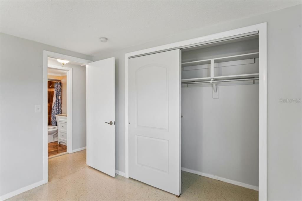 For Sale: $249,000 (2 beds, 1 baths, 1113 Square Feet)