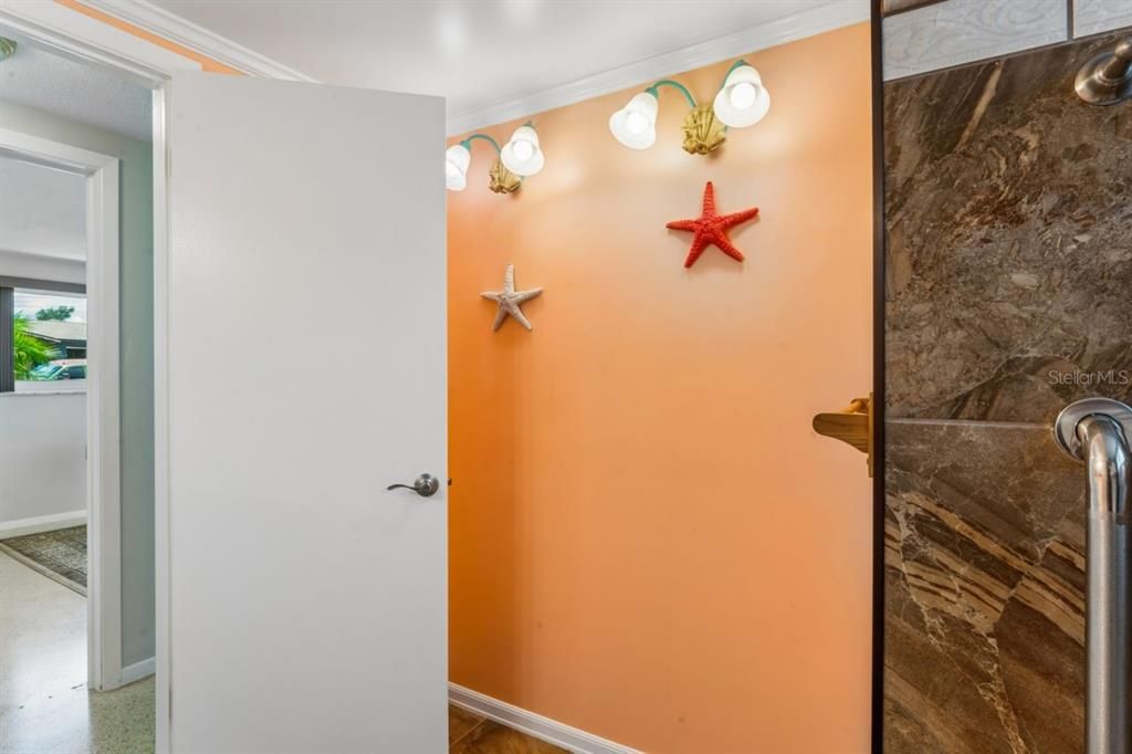 For Sale: $249,000 (2 beds, 1 baths, 1113 Square Feet)