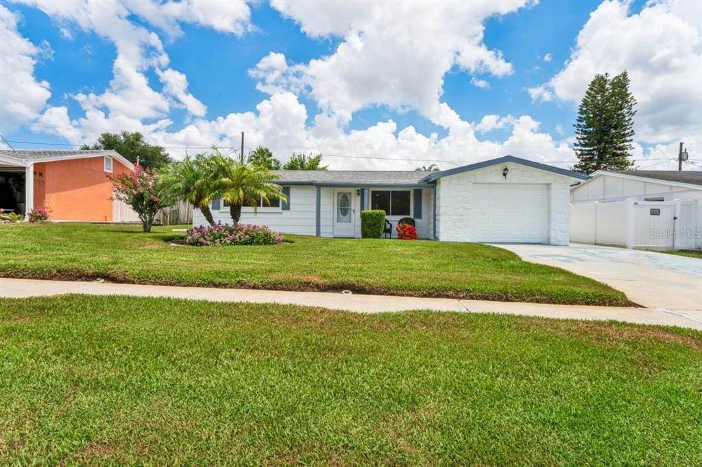 For Sale: $249,000 (2 beds, 1 baths, 1113 Square Feet)