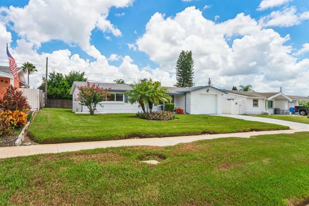 For Sale: $249,000 (2 beds, 1 baths, 1113 Square Feet)