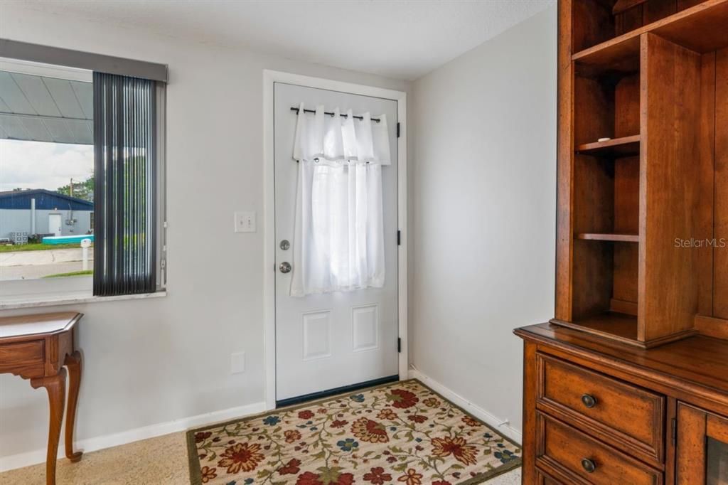 For Sale: $249,000 (2 beds, 1 baths, 1113 Square Feet)