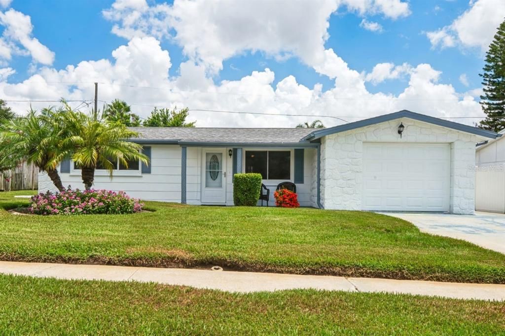 For Sale: $249,000 (2 beds, 1 baths, 1113 Square Feet)