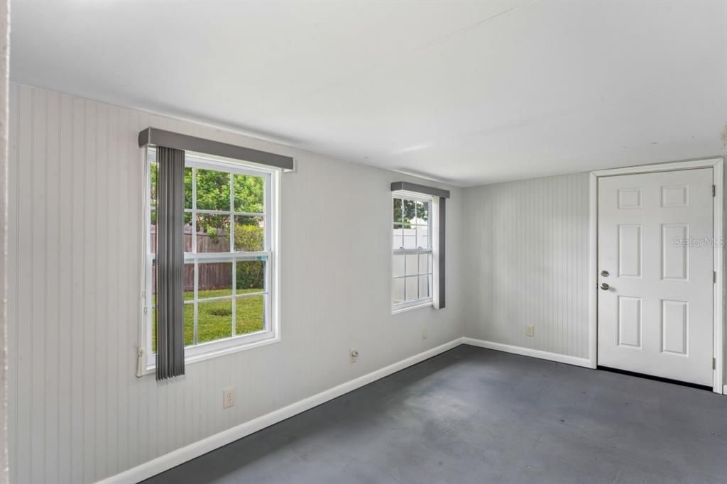 For Sale: $249,000 (2 beds, 1 baths, 1113 Square Feet)