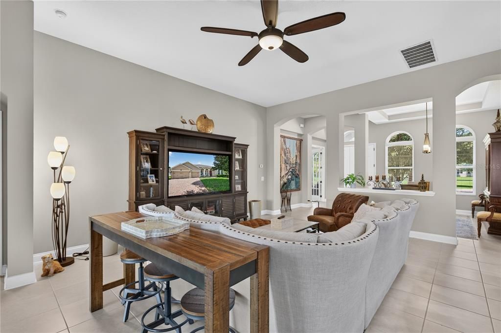 En Venta: $859,000 (5 camas, 4 baños, 3570 Pies cuadrados)