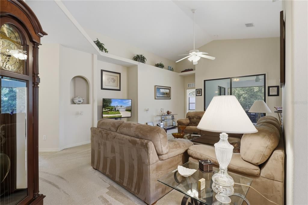 En Venta: $349,900 (2 camas, 2 baños, 1760 Pies cuadrados)