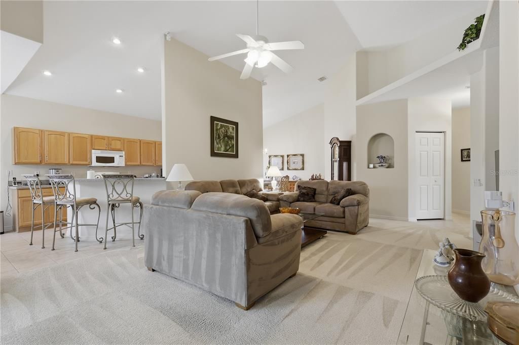 En Venta: $349,900 (2 camas, 2 baños, 1760 Pies cuadrados)